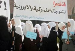 تصاعد الغضب بشأن الصور المسيئة الأبرز بالصحف العالمية