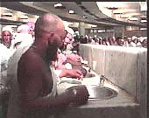 وفي ماء زمزم معجزة