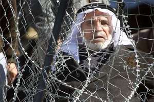 الفلسطينيون على معبر (رفح) يستصرخون العالم لإنهاء معاناتهم!!