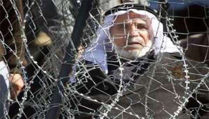 الفلسطينيون على معبر (رفح) يستصرخون العالم لإنهاء معاناتهم!!