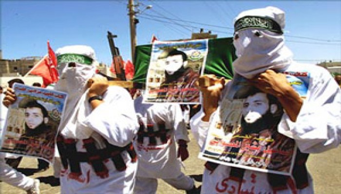 صحيفة ألمانية: الاستشهاديون نجوم في فلسطين