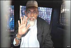 الادعاء الإندونيسي يطالب بسجن "باعشير" 15 عامًا