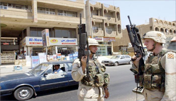 إصابة 4 عراقيين بالبصرة والاحتلال يواصل الاعتقالات