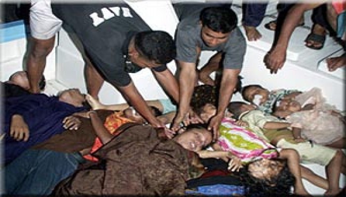 فقدان المئات في غرق عبّارة ببنجلاديش