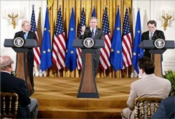 "بوش" يدعو لتفكيك (حماس) ووقف تمويلها