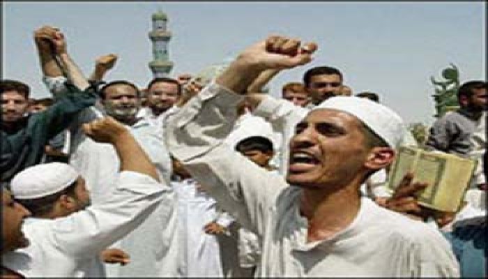 استشهاد 100 عراقي ومظاهرات ضد اقتحام المساجد