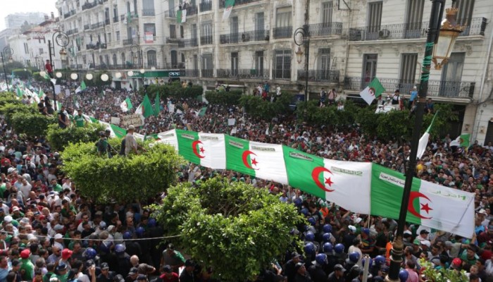 "إخوان الجزائر" بين العسكر والثورة.. كيف تلعب دور "الوسيط" في مسار مليء بالألغام؟