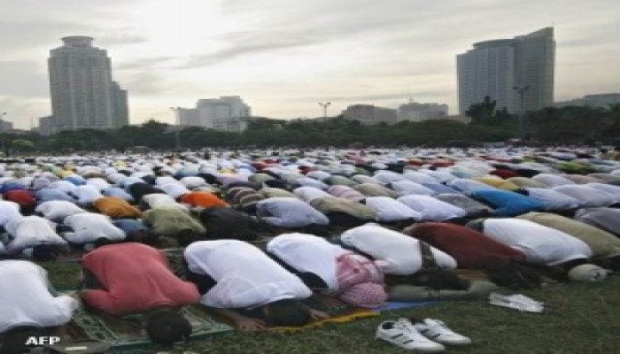 أول صلاة عيد في الخلاء في القرن العشرين