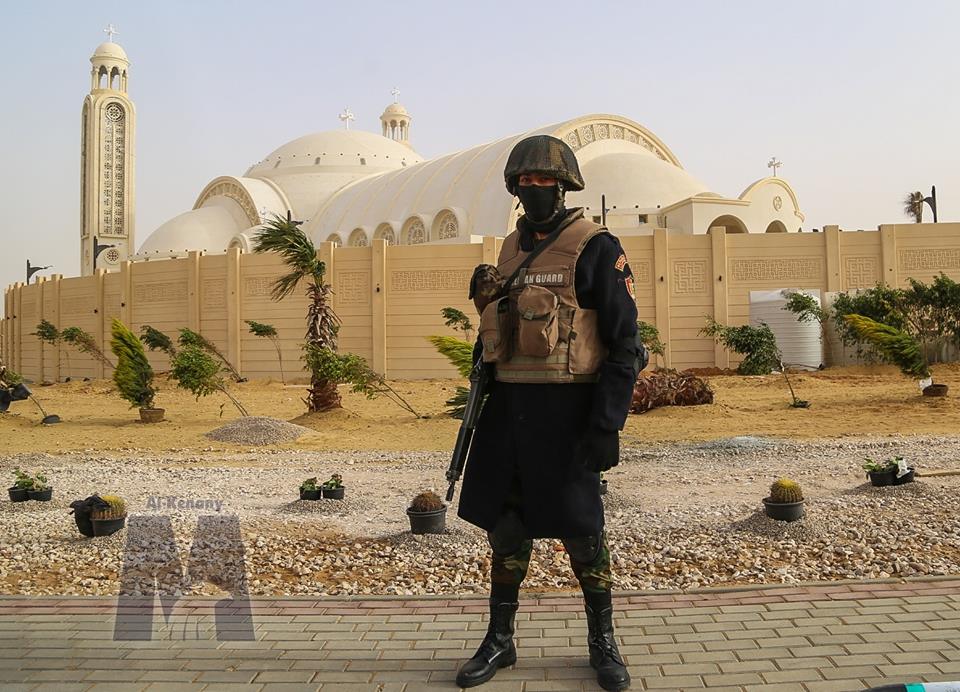 كارنيجي: مشاريع السيسي "الفنكوشية" تعزز تسلط الجيش على الاقتصاد