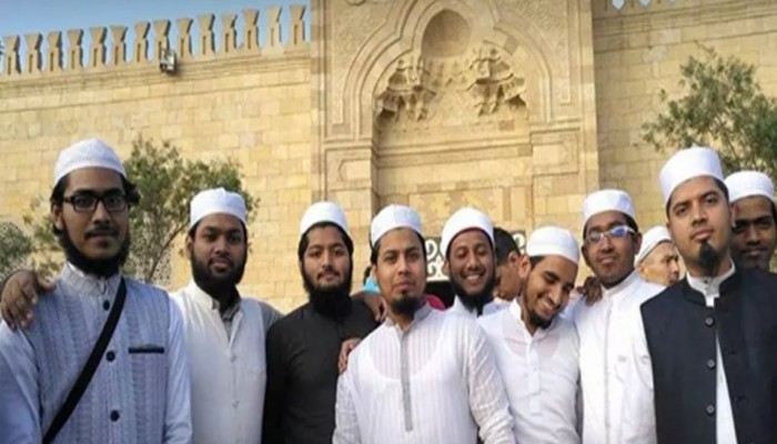 مجاملة وقحة.. "العسكر" يبيع الطلبة الإيجور لـ"الصين"