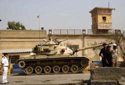 أسرة إعلامي مصري معتقل تؤكد إخفاءه من سجن العقرب