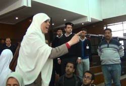 نقل عائشة الشاطر إلى مستشفى السجن بعد تدهور حالتها بسبب الإضراب