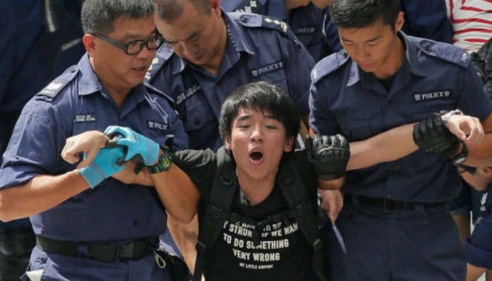جارديان: ثلث المعتقلين في احتجاجات هونج كونج من الأطفال
