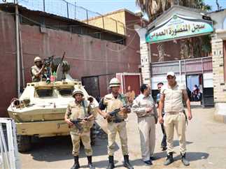 انتهاكات بحق معتقلي سجن المنصورة وعقاب جماعي في طرة