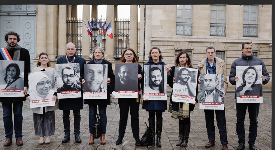 وقفة احتجاجية لمنظمة العفو الدولية بباريس تنديدَا باعتقال المعارضين بمصر