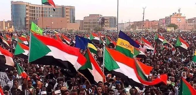 الشعب السوداني يحيي الذكرى الأولى لثورته بمظاهرات واسعة