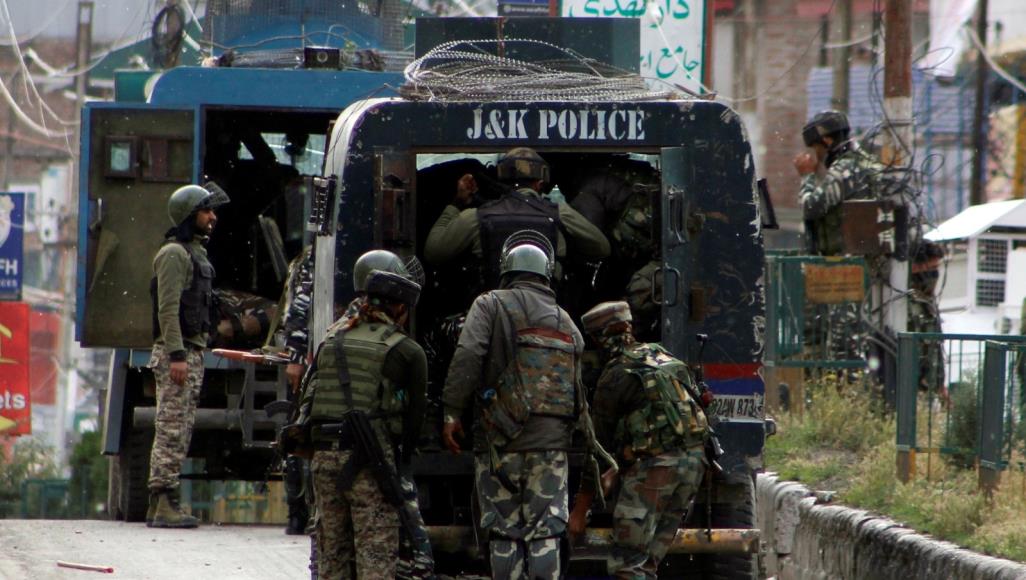 الهند وباكستان تقرعان طبول الحرب في كشمير