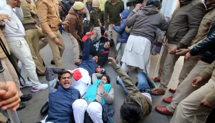 الهند تصعّد ضد المسلمين.. طوارئ بنيودلهي وقطع الإنترنت وارتفاع عدد القتلى والمعتقلين