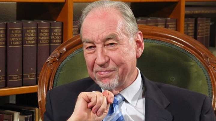 له مؤلفات حول مستقبل الإسلام في أوروبا.. وفاة المفكر الألماني “مراد هوفمان”