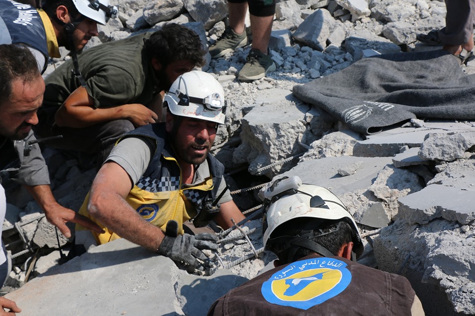 الدفاع المدني السوري يحذر: إدلب "كارثة إنسانية"