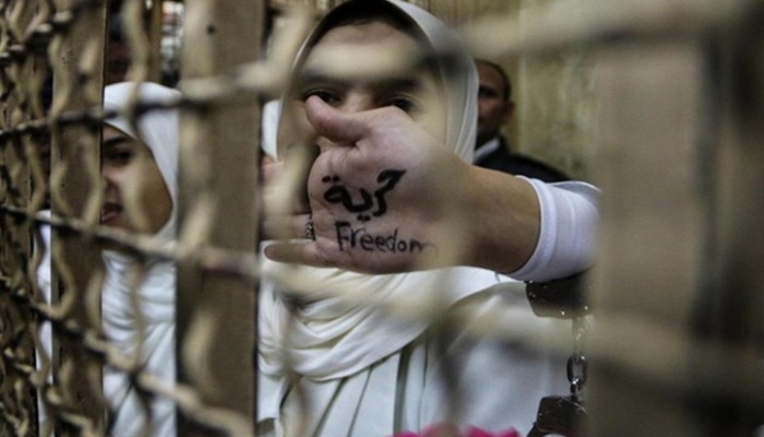 استغاثة "تقوى ناصر" وتدهور الحالة الصحية للحقوقية هدى عبدالمنعم وتجديد حبس إبراهيم متولي