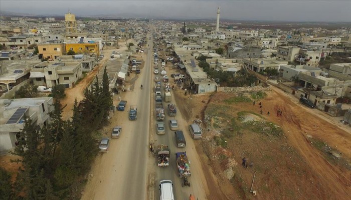 خلال 24 ساعة.. نزوح 39 ألفا من إدلب نحو الحدود التركية