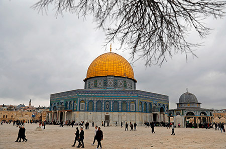 صهاينة يقتحمون الأقصى وغارات على غزة والاحتلال يعتقل 4 بالضفة