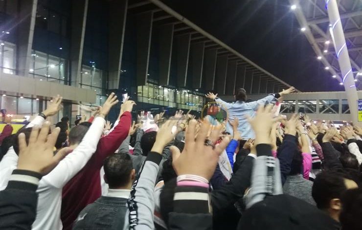 القبض على عدد من جماهير الزمالك بعد استقبالهم الفريق بمطار القاهرة