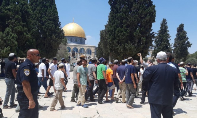 اقتحام الأقصى واعتقالات ومواجهات عند قبر يوسف بفلسطين