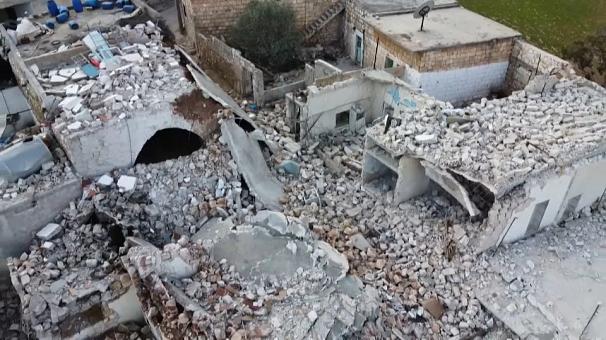 ميليشيات بشار تقصف وتدمر قرية بليون بريف إدلب وتقتل 11 مدنيا