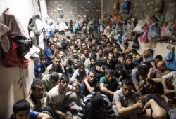 "الأورومتوسطي" يدعو لإطلاق سراح معتقلي الرأي في العالم العربي