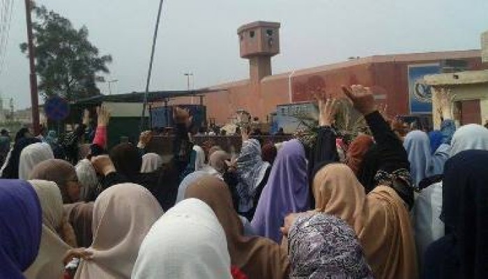 سجون السيسي تستغل "كورونا" لنهب المعتقلين