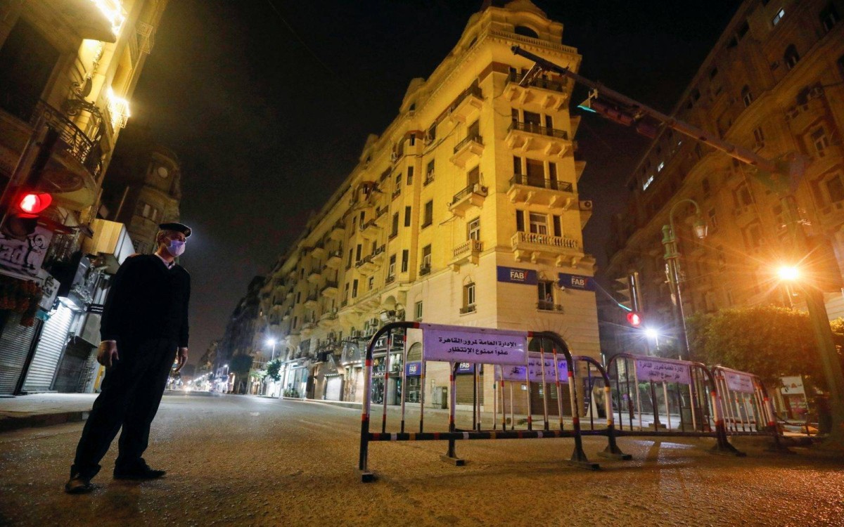 رغم التحذيرات الأممية مصر تلحق بدول عربية وترفع حظر التجوال