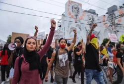 أجبروها على خلع حجابها.. مسلمة أمريكية تطالب بالتحقيق مع أفراد من شرطة فلوريدا