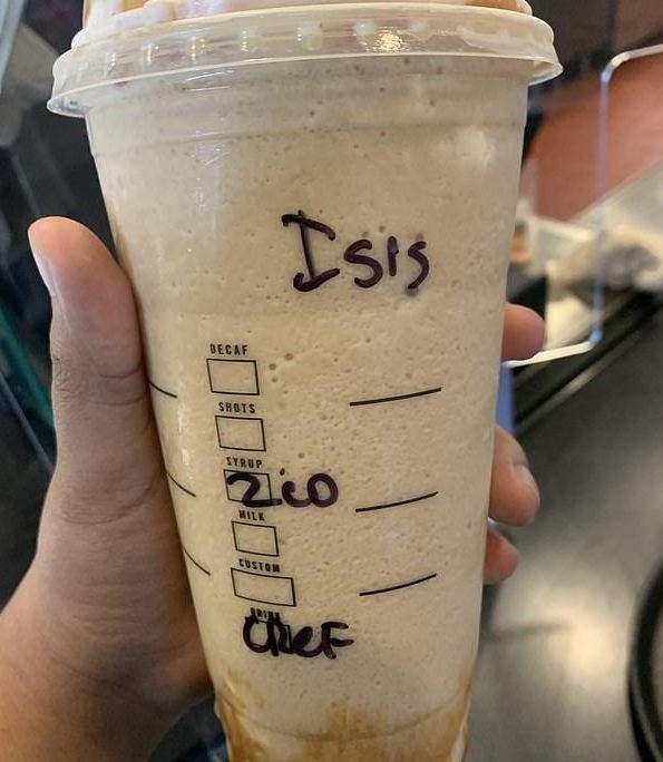 "ديلي ميل": كوب قهوة يدفع مسلمة أمريكية لرفع دعوى تمييز ضد "ستار بكس"