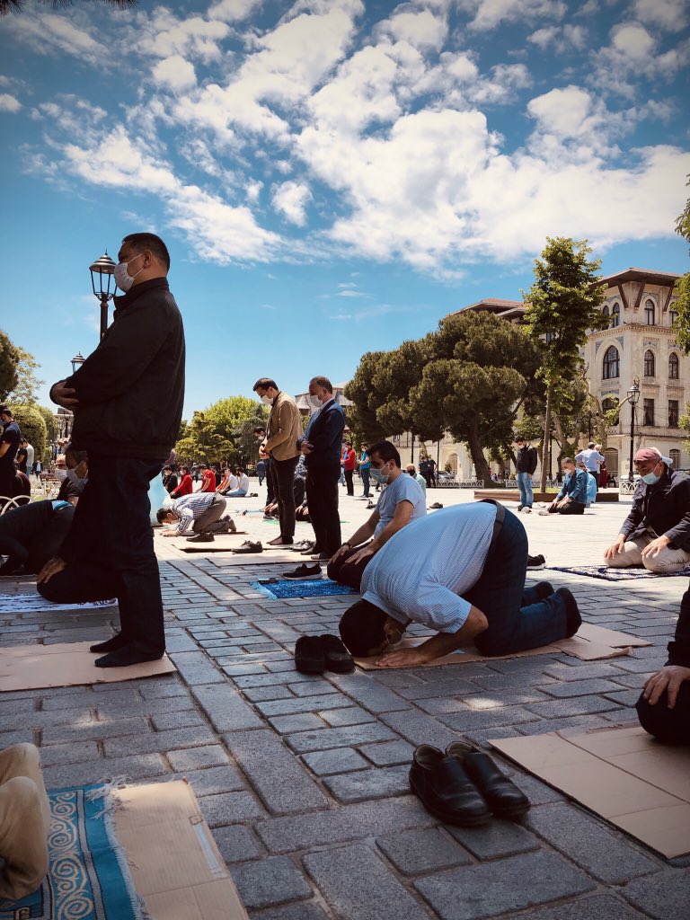 نشطاء يتداولون مقاطع لأول صلاة جمعة بـ"آيا صوفيا"