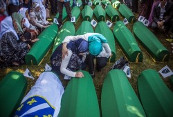 دروس من مذبحة سريبرينيتسا التي أنهت الصراع البوسني وكشفت عن الإبادة الجماعية