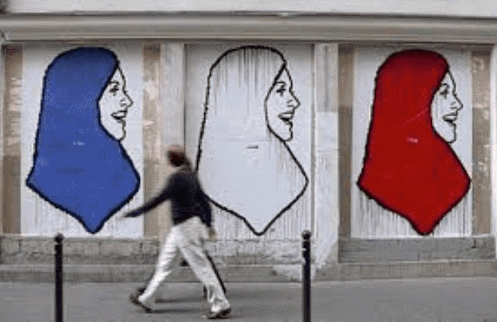 باحث: قوانين فرنسا لمحاصرة المسلمين هروب من مطالبات شعبية تتعلق بالاقتصاد