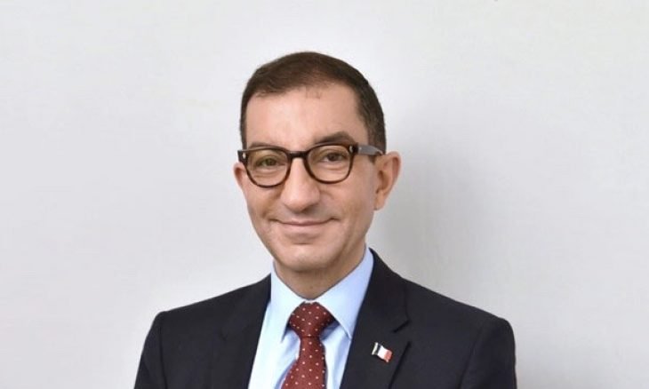 استهجان لتصريحات عنصرية فرنسي مصري بحق أطفال جزائريين توفوا في حادث سير