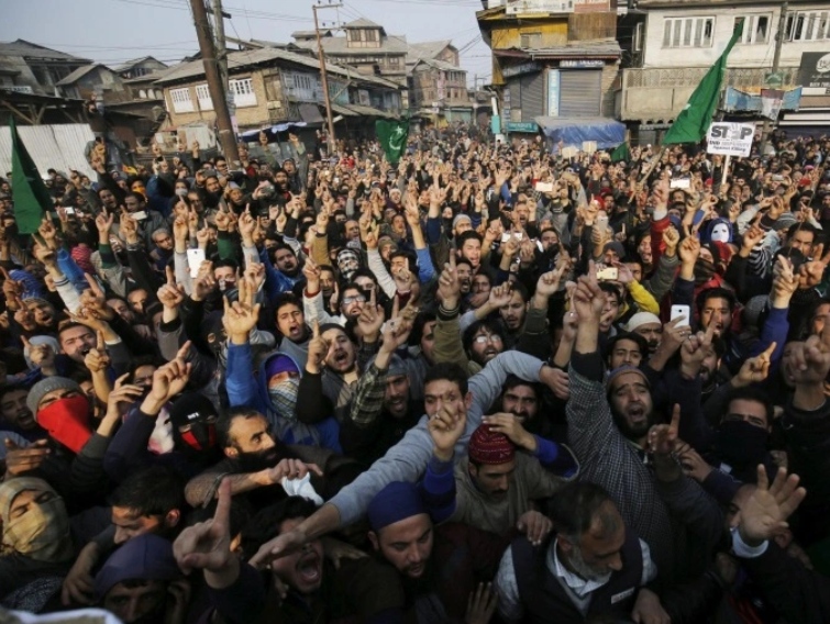 الهند تفرض حظر تجول في كشمير بالذكرى السنوية الأولى لإلغاء الحكم شبه الذاتي للمنطقة