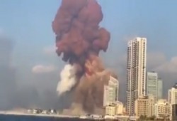 انفجار هائل يهز بيروت ويسفر عن مئات الإصابات وأضرار غير مسبوقة