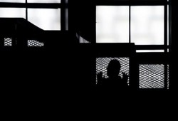 وفاة طالب بالتعذيب.. وحبس 17 معتقلا 23 عاما