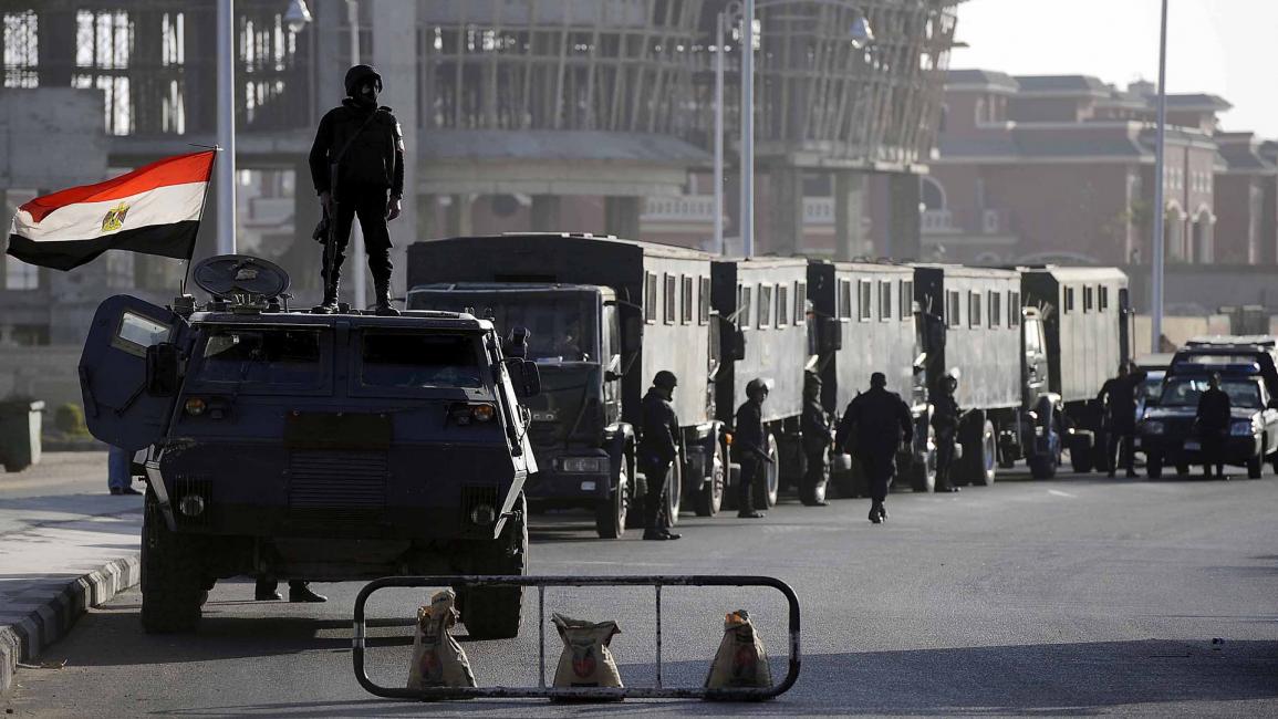 ظهور 15 مختفيا قسريا واعتقالات مستمرة بـ"العاشر" وتجديد حبس 8 أطباء وصحفي