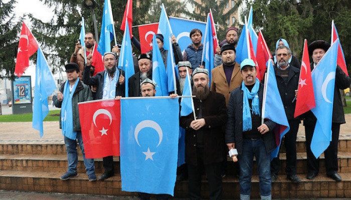 متضامنون مع الإيجور بعد إصرار شيوعيي الصين هدم مساجدهم واحتجاز الملايين