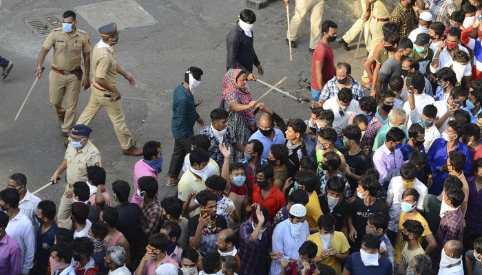 بسبب إساءة للنبي "محمد" على فيسبوك.. اشتباكات بين الشرطة ومتظاهرين بمدينة بنغلور الهندية