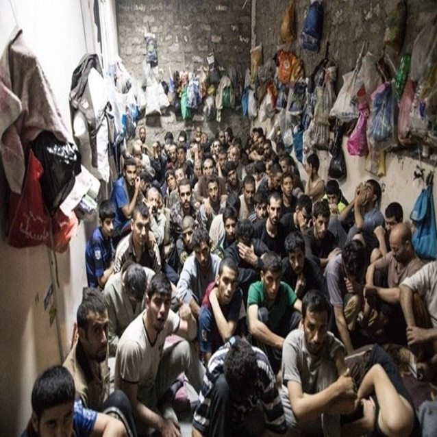 تقرير حقوقي يرصد انتهاكات ممنهجة بسجون الانقلاب بشهادات موثقة لـ300 معتقل