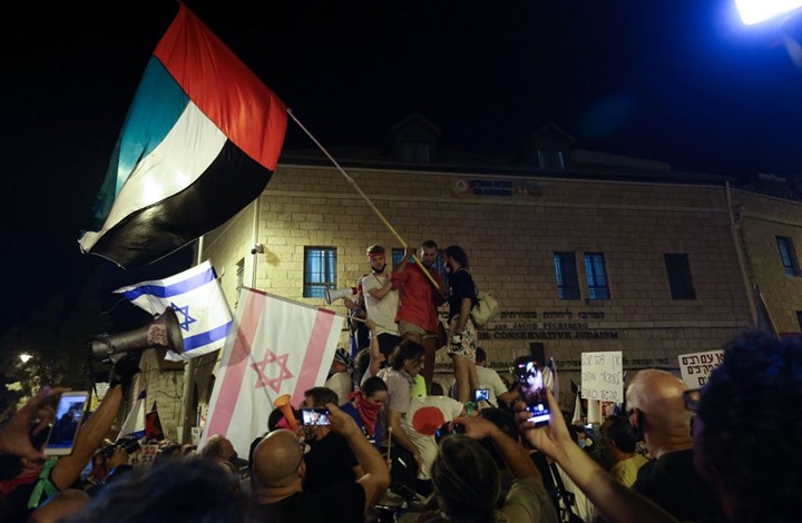 فيديو| إماراتيون يستثمرون بناد صهيوني أساء للنبي محمد