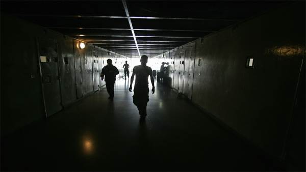 لبنان.. تفشي كورونا بين المعتقلين بسجن رومية