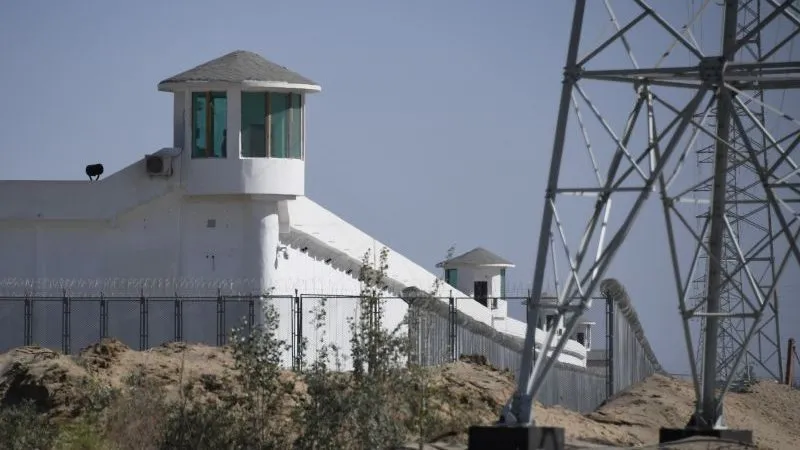 اعتبرتها نتاج تسخير مسلمي الإيجور.. واشنطن تفرض حظرًا على بضائع صينية