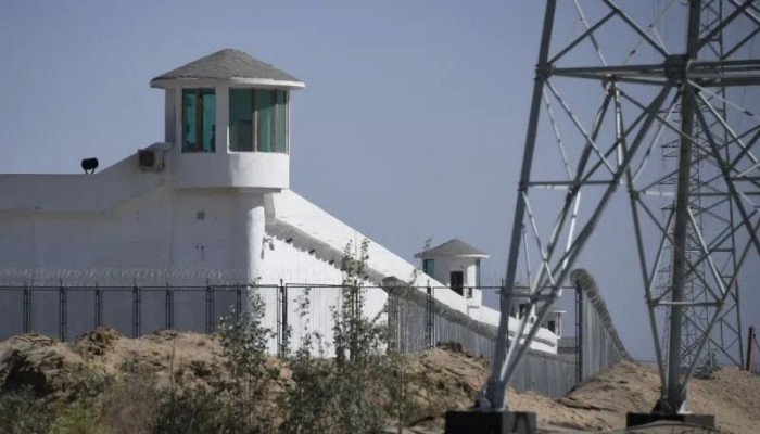 اعتبرتها نتاج تسخير مسلمي الإيجور.. واشنطن تفرض حظرًا على بضائع صينية